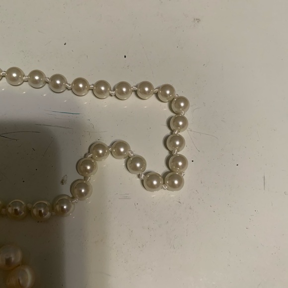 2 woman’s pearls vintage originals long as posted - Picture 3 of 7
